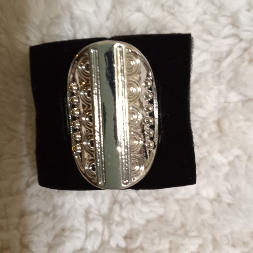 Teeming With Texture - Silver ring NWT